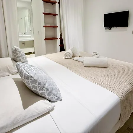 Calyssa Luxury Near Center *