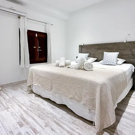 Calyssa Luxury Near Center *