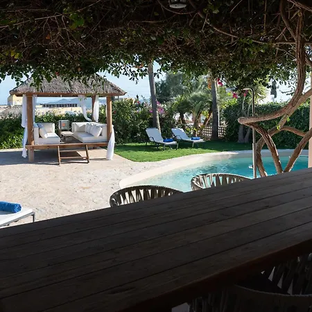 Calyssa Luxury Near Center